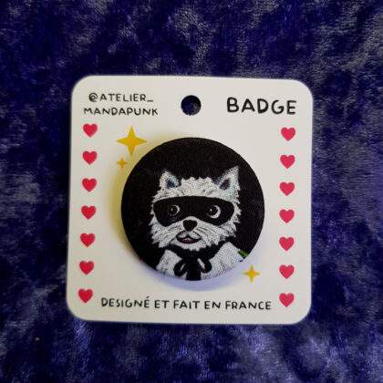 Badge doggo masqué